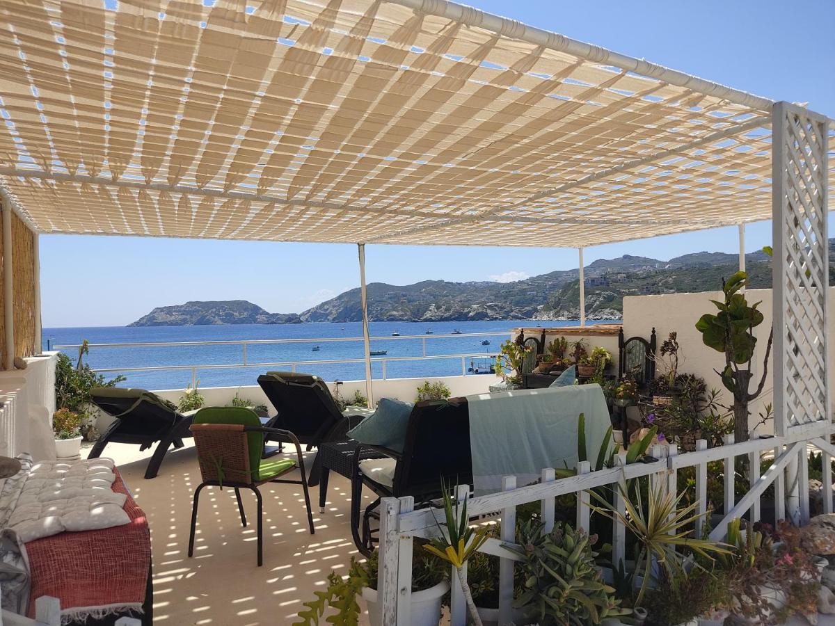 Komissa΄S Beach House Агия-Пелагия  Экстерьер фото