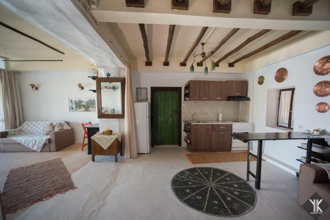 Komissa΄S Beach House Агия-Пелагия  Экстерьер фото